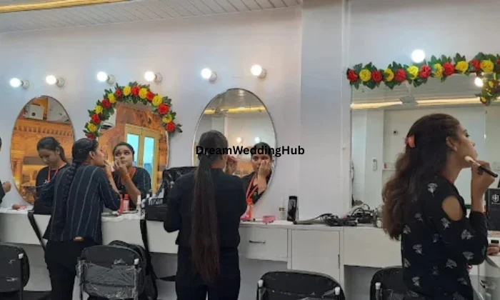 Queen international makeup studio